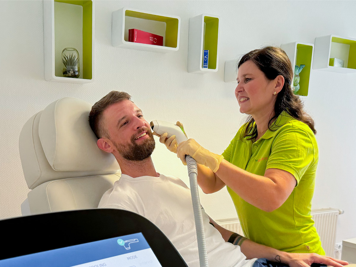 Behandlung Sofwave in Berlin für sanfte Haut­straffung