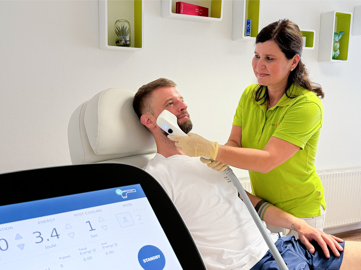 Behandlung Sofwave in Berlin für sanfte Haut­straffung